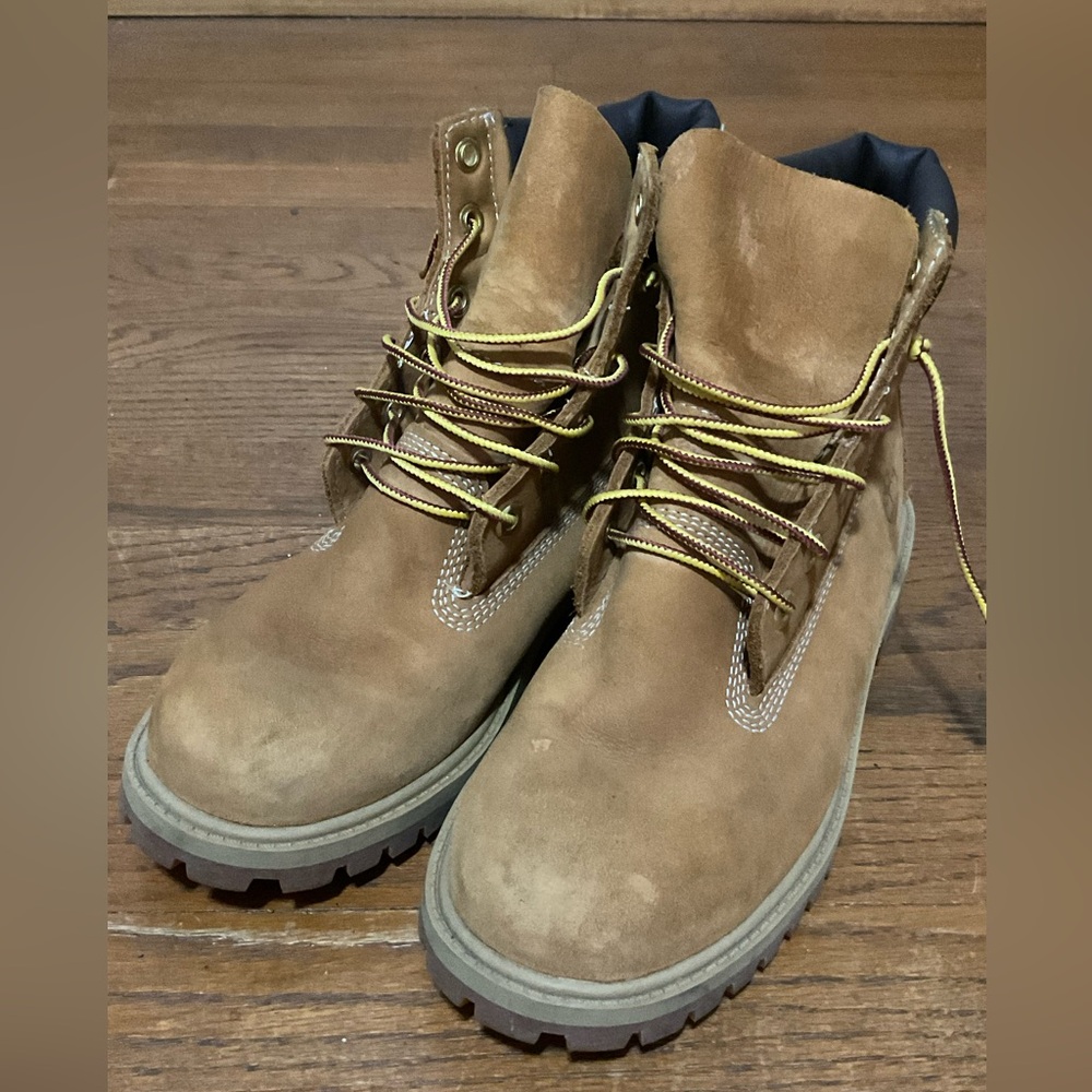 Timberland Boots. Wheat. In Good Condition. Women’s 6.5 Men’s 4.5.